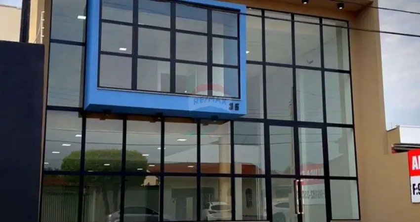 Locação imperdível! sala comercial de alto padrão com mezanino e fachada total em vidro