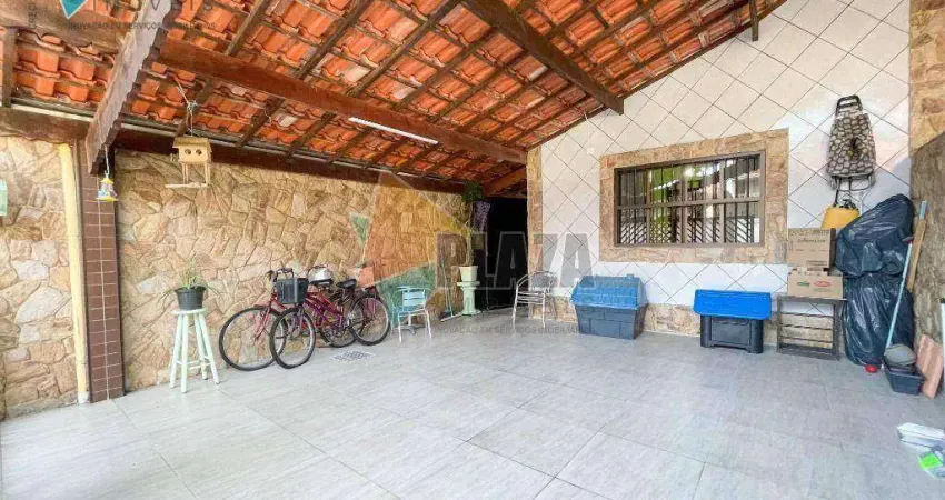 Casa com 3 dormitórios à venda, 132 m² por R$ 799.999,00 - Canto do Forte - Praia Grande/SP