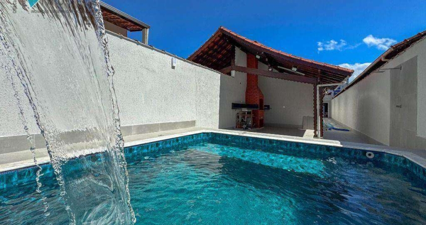Casa à Venda no Canto do Forte com 3 Dormitórios, Piscina e Acabamento de Luxo, 212 m²