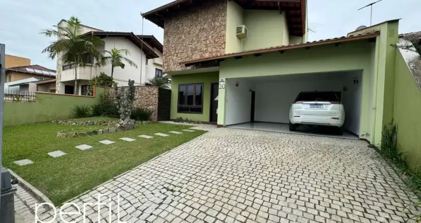 Casa com 3 quartos à venda no Iririú, Joinville 