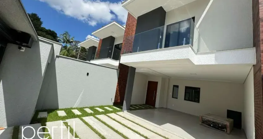 Imperdível! Casa à venda em Joinville-SC, Bairro América: 3 quartos, 3 suítes, 2 salas, 5 banheiros, 3 vagas de garagem, 185m².