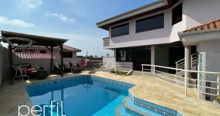 Casa a venda com 5 quartos sendo 3 suítes e 2 quartos no bairro Boa Vista - Joinville/ SC