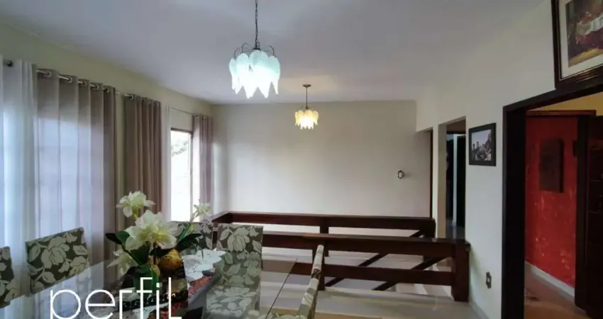 Casa Residencial e comercial à venda em Joinville-SC, bairro Guanabara: 3 quartos, 1 suíte, 3 salas, 2 vagas, 280,70 m²!