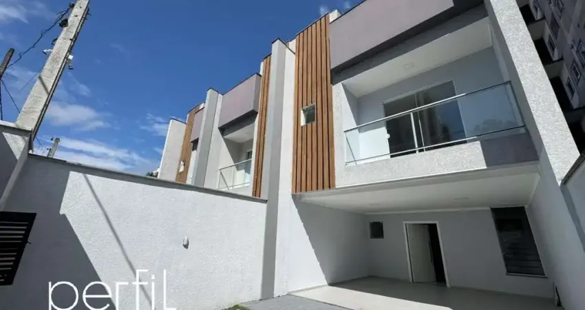 Sobrado à venda em joinville-sc: 2 quartos, 1 suíte, 2 salas, 3 banheiros, no costa e silva. confira!