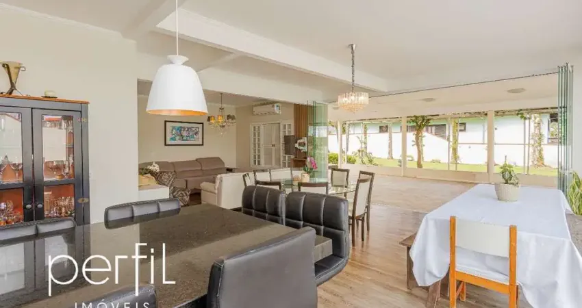 Sobrado com 4 dormitórios sendo 2 suítes e 1 suíte master com 4 vagas de garagem no bairro bom retiro - joinville, sc