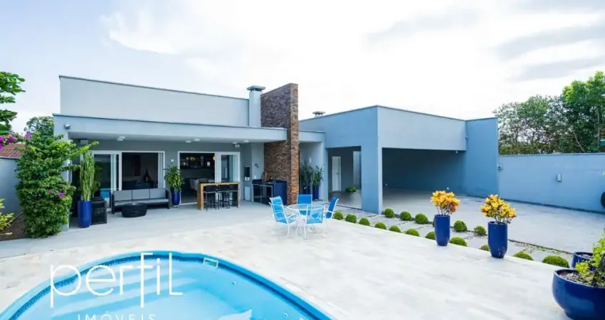 Imóvel Exclusivo: Casa de Luxo com 3 Suítes e 3 Vagas de Garagem no Bom Retiro, Joinville-SC - 345m²