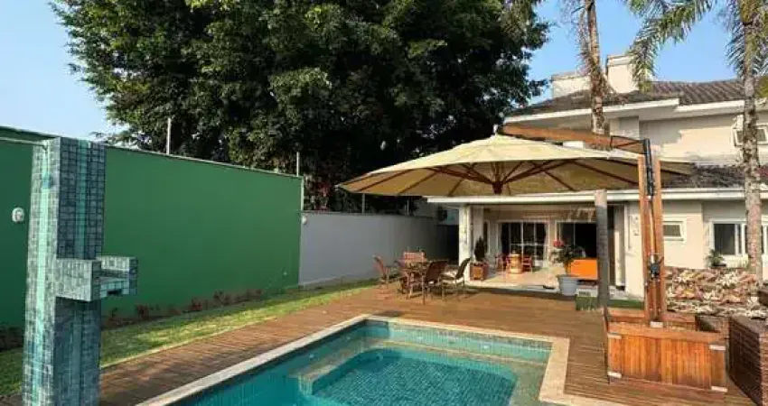 Casa com 6 quartos à venda no América, Joinville