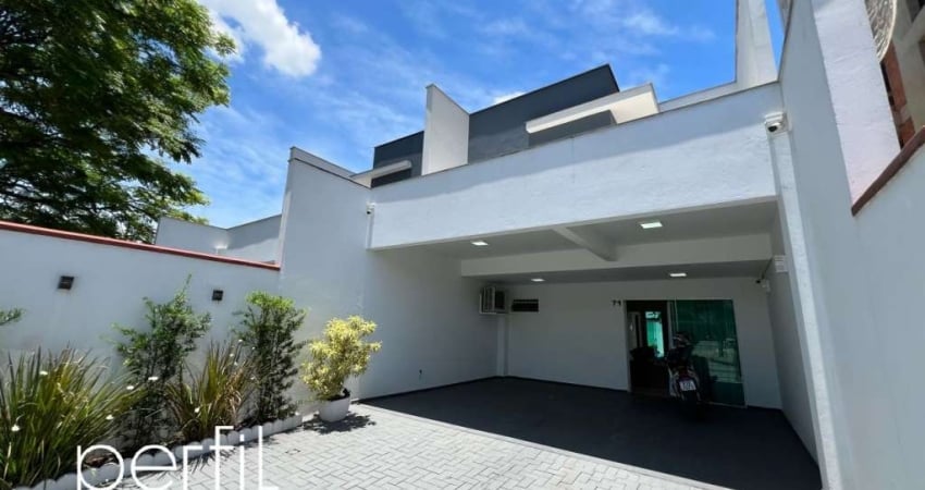 Sobrado geminado com piscina à venda - 3 quartos, sendo 1 suíte com ampla sacada - bairro Saguaçu - Joinville/SC