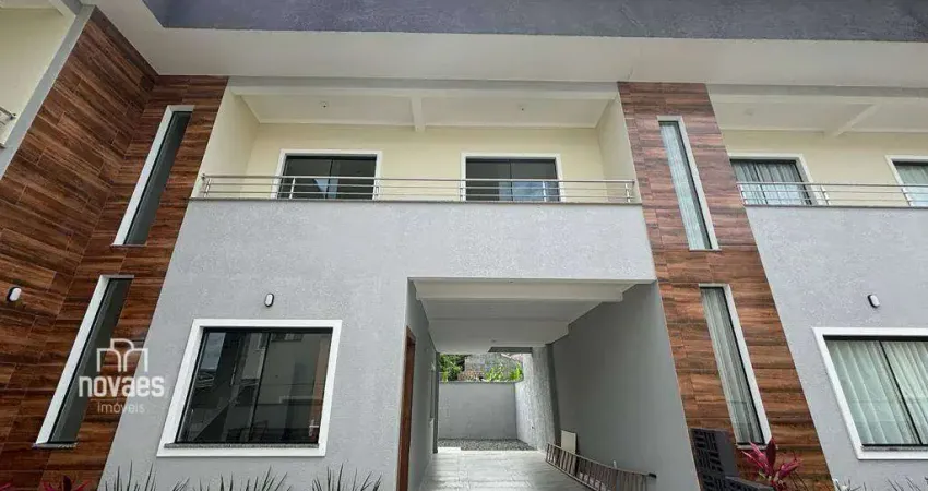 Sobrado com 3 dormitórios à venda, 116 m² por R$ 625.000,00 - Bom Retiro - Joinville/SC