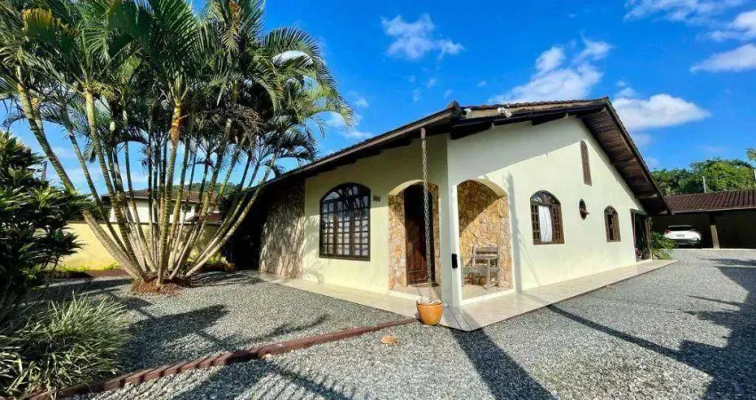 Casa com 3 dormitórios sendo uma suíte à venda, 243 m² por R$ 895.000 - Bom Retiro - Joinville/SC