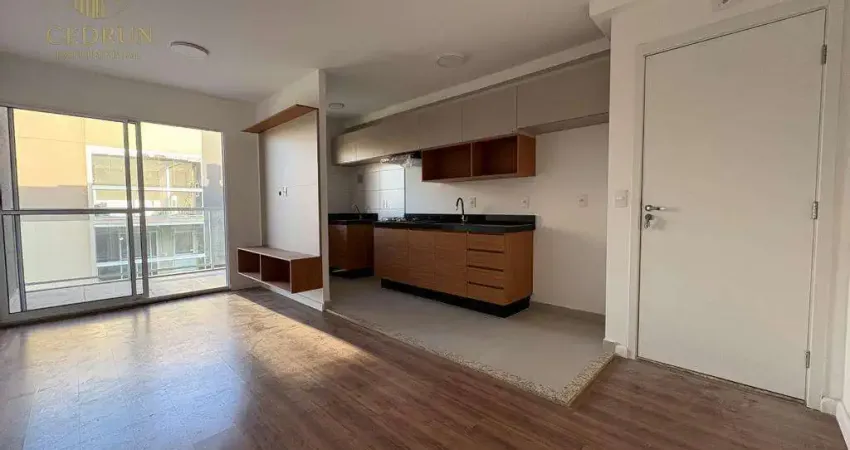 Apartamento com 02 quartos e sacada com churrasqueira para Locação na Zona 08 em Maringá, no Royal Palace.