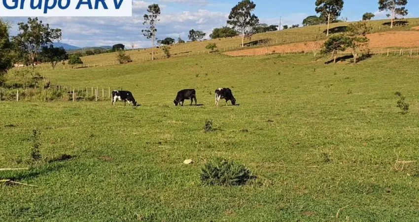 Chácara / sítio com 3 quartos à venda na Estrada Municipal, Zona Rural, Ouro Fino