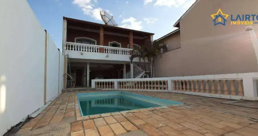 Casa Espaçosa à Venda em Nazaré Paulista - Possibilidade de Permuta por Imóvel em Atibaia