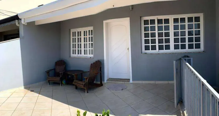 Casa de 2 Dormitórios à Venda no Jardim Tapajós, Atibaia - 150 m² por R$ 700.000