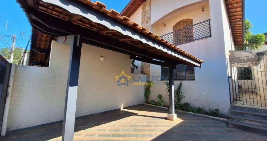 Casa com 2 Dormitórios, Iluminação Natural e Jardim à Venda no Bairro Tapajós, Atibaia