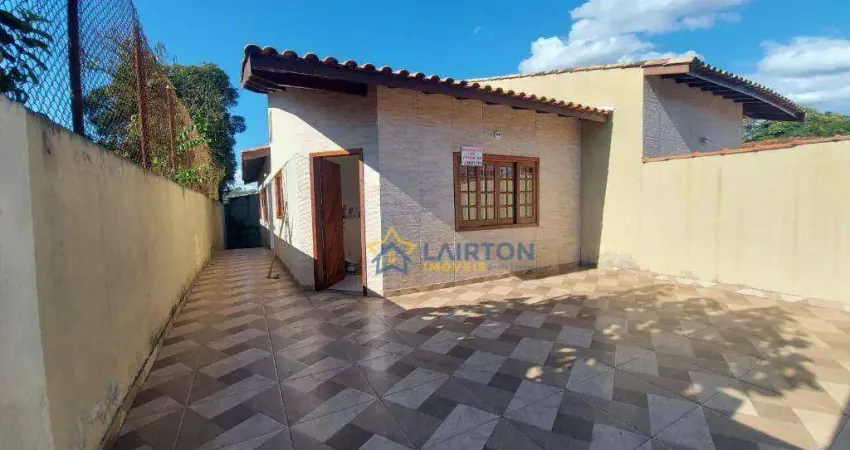 Casa Térrea com Quintal Amplo e Suíte à Venda em Atibaia