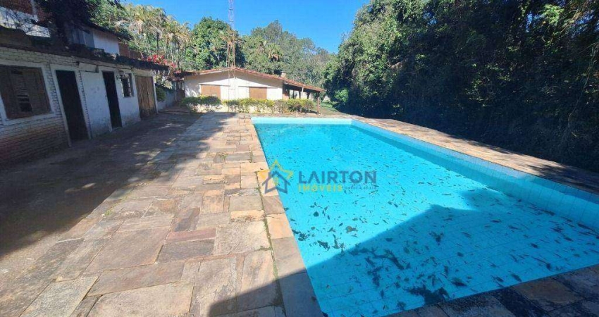 Chácara à Venda com 3 Dormitórios, Área Gourmet e Piscina em Atibaia