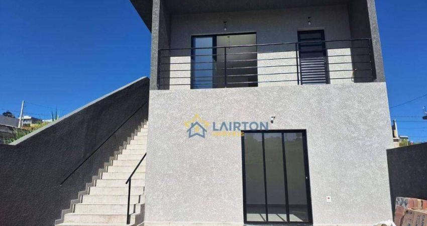 Casa à Venda com 3 Dormitórios, Jardim de Inverno e Área Gourmet – R$ 800.000