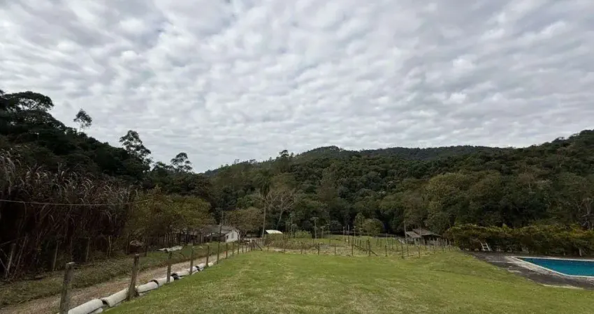 ?? Sítio Encantador com 8 Alqueires Paulistas – Natureza, Conforto e Tradição!