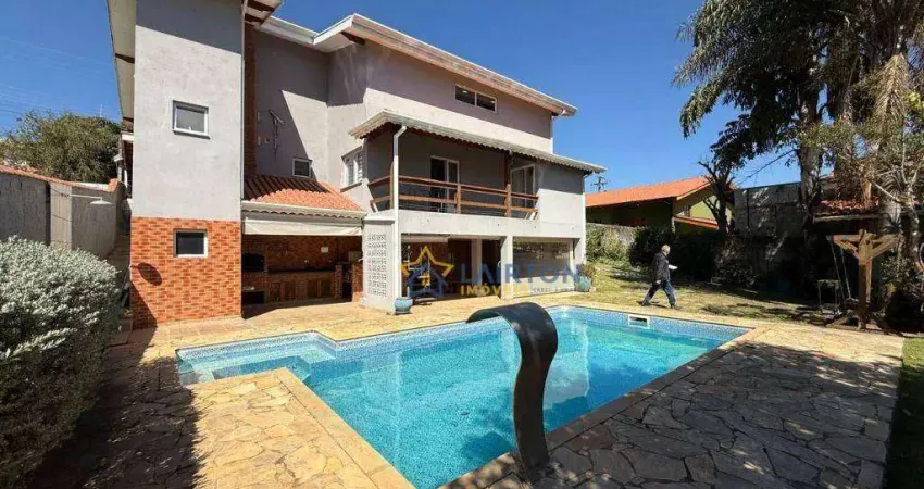 Casa estilo chácara em condomínio fechado à venda em atibaia