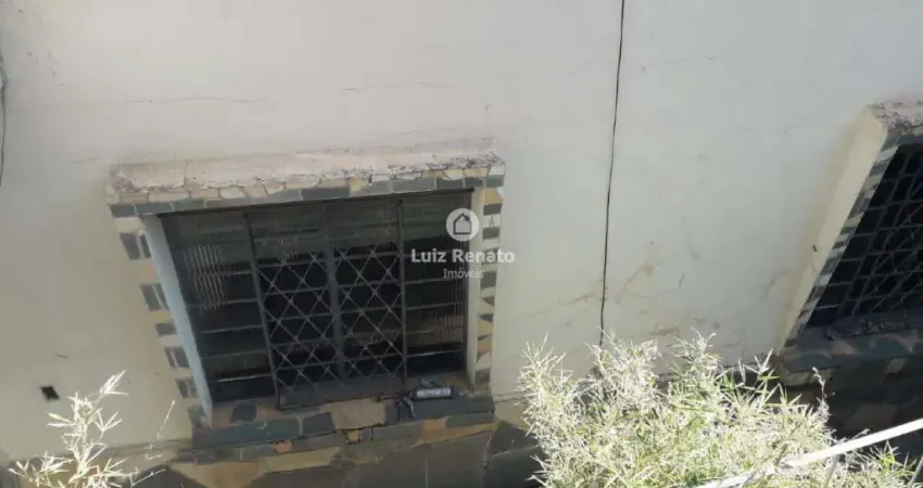 Casa com terreno de 400m² a venda no Sagrada Família