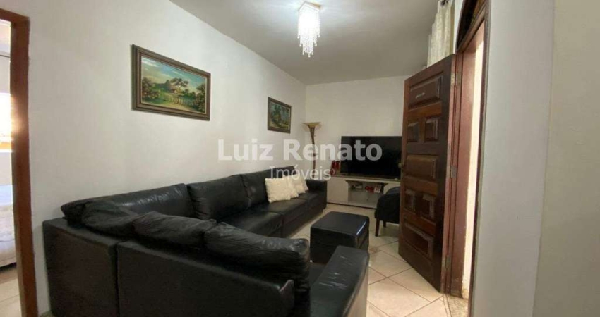 Casa com 3 quartos à venda na Rua Pirite, Esplanada, Belo Horizonte