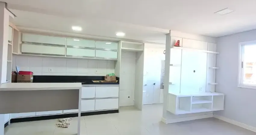 Apartamento semimobiliado no bairro cinquentenàrio, andar alto , elevador , otima posição solar.