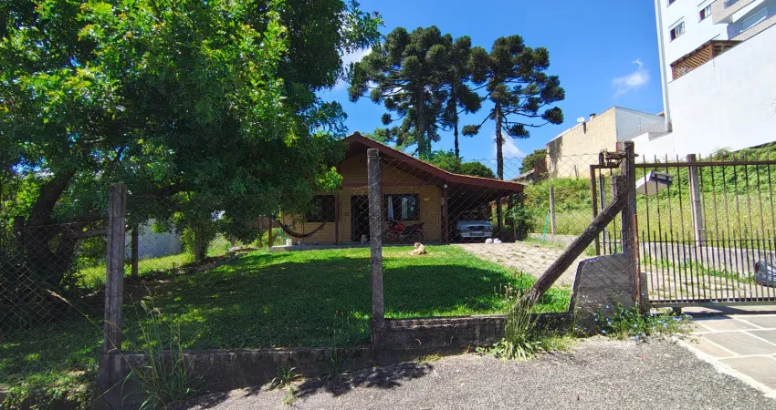 Casa plana mista , com ótimo pátio , dois dormitórios no bairro diamantino.