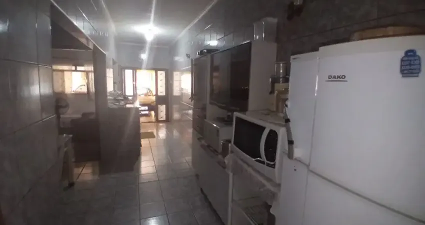 Linda Casa , ampla e com pe direito alto próximo Shopping Cidade Norte