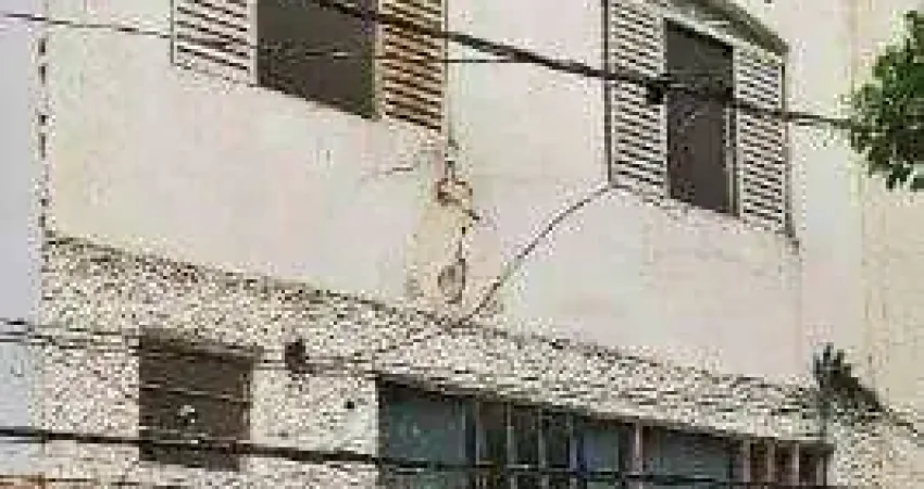 Sobrado comercial e residencial à venda, 180 m2, 4 quartos, terraço e salão, R$ 980 mil, próximo ao