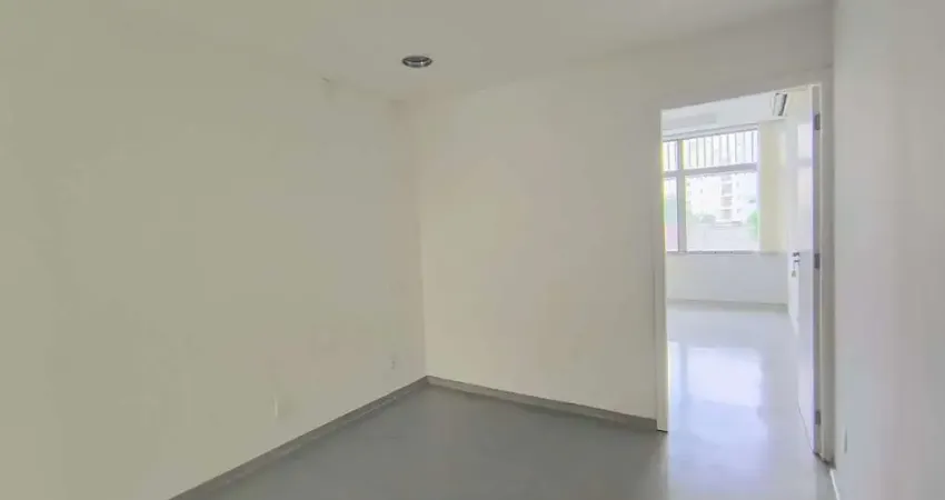 Sala Comercial à venda com 32,32m² distribuídos em recepção, 1 sala 1 banheiro e 1 vaga com ar cond