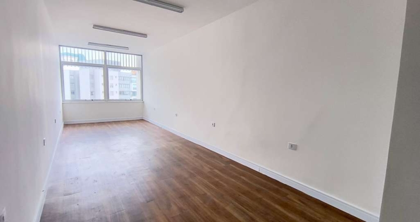Sala comercial para venda e locação com 32,32m² reformada, 1 banheiro , sem vaga com facilidade de