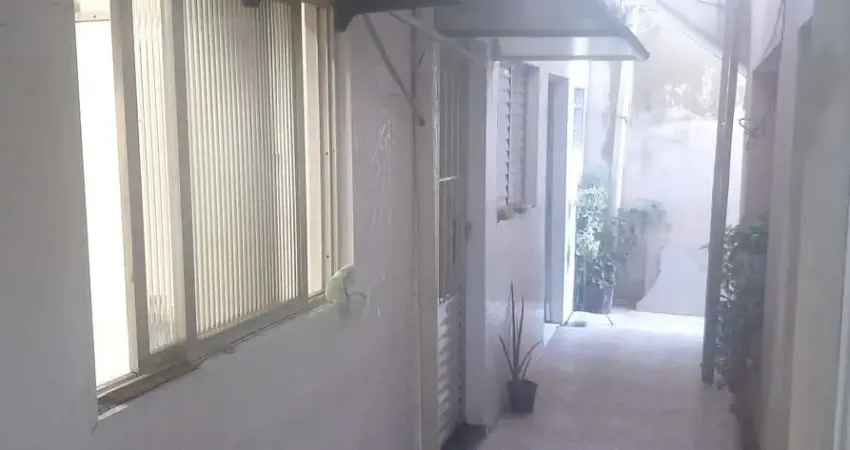 Edícula de 28 m² com quarto/sala, cozinha, banheiro e área de serviço para locação no estuário em s