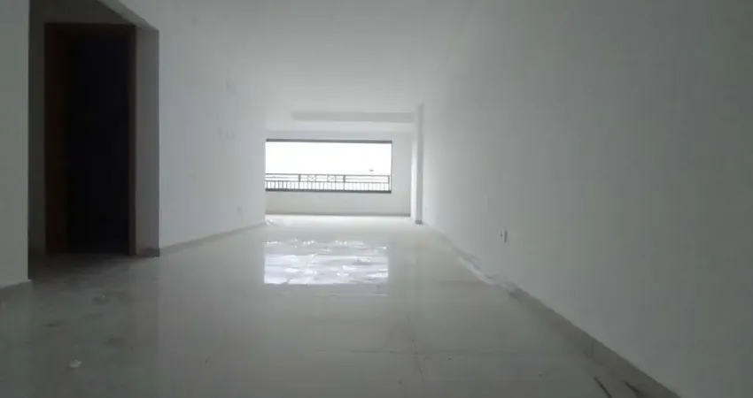 Apartamento à venda no Canto do Forte em Praia Grande - SP