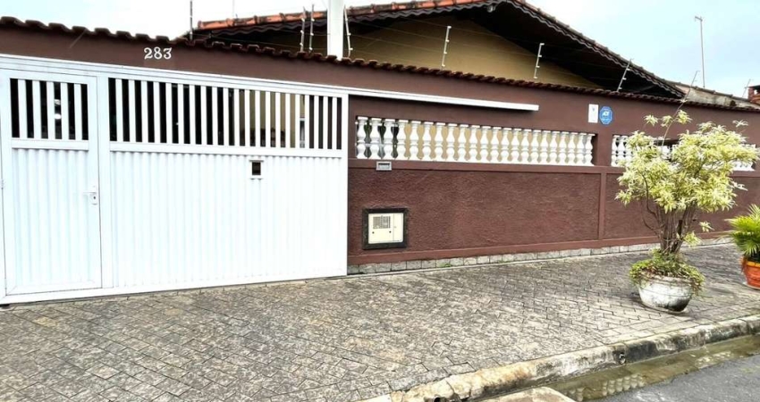 Casa com 2 dormitórios com Piscina - Praia Grande/SP