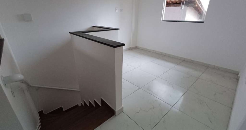 Sobrado com 2 dormitórios à venda, 45 m² por R$ 368.000,00 - Vila Assunção - Praia Grande/SP