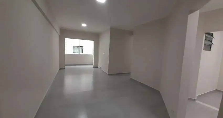 Apartamento Reformado com 3 dormitórios à venda a 100 mts da praia Vila Tupi em Praia Grande/SP