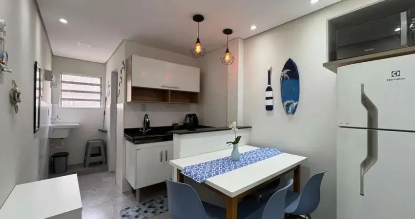 Kitnet totalmente mobiliada com 1 dormitório para alugar, 35 m² por R$ 1.900/mês - Tupi - Praia Grande/SP