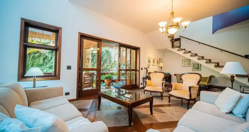 Casa com 5 Quartos (5 Suítes) à Venda, 625 m²