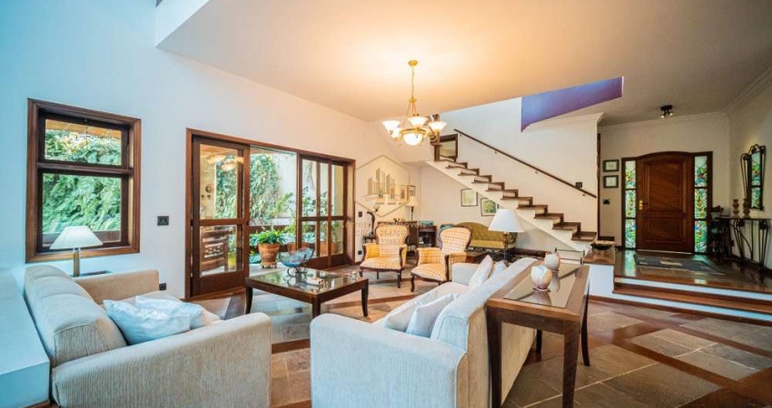 Casa com 5 Quartos (5 Suítes) para locação