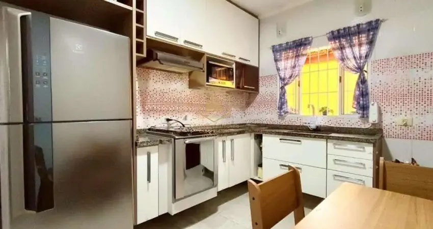 Casa com 2 quartos, 81 m², à venda por R$ 480.000