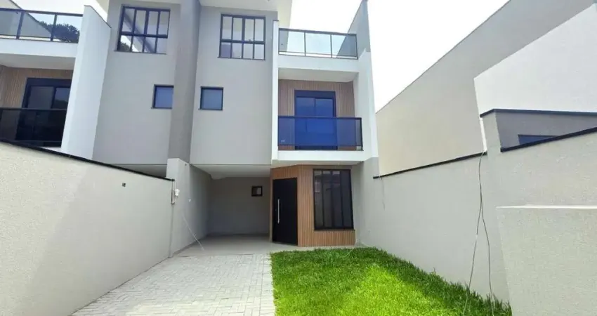 Sobrado para Venda em Curitiba, Uberaba, 3 dormitórios, 1 suíte, 2 banheiros, 3 vagas