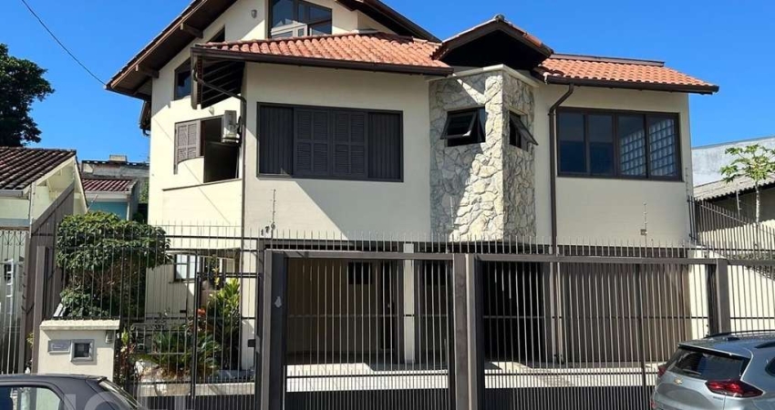 Casa com 3 quartos à venda na Rua Camilo Silveira de Souza, 170, Capoeiras, Florianópolis