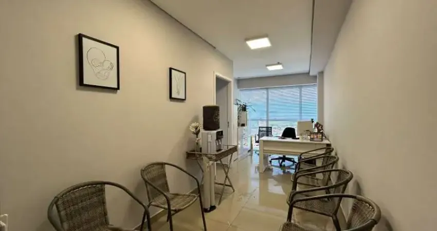 Sala Comercial à Venda no Centro de Pindamonhangaba-SP.