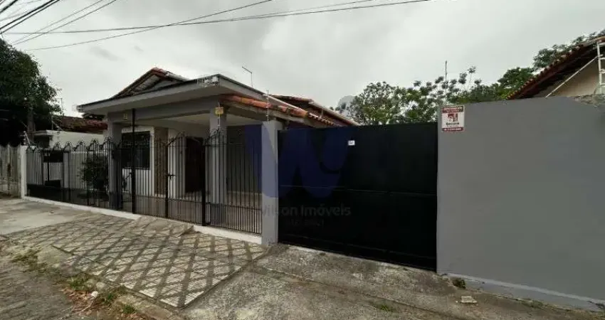 Imperdível casa à venda em lorena-sp, bairro nova lorena: 3 quartos, 1 suíte, 2 salas, 2 banheiros, 5 vagas de garagem.