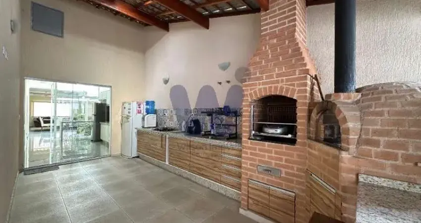 Casa com 03 Quartos, sendo 01 Suíte, no Condomínio Village do Sol em Pindamonhangaba-SP.