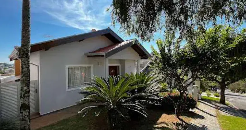 Casa a Venda em Vinhedo no Condomínio Paturis.