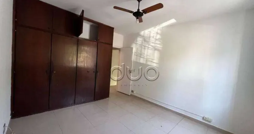 Casa  comercial com 5 salas + 3 quartos + 4 banheiros para locação ao lado da santa casa!