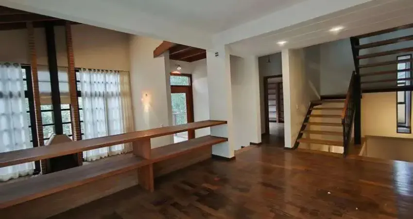 Royal Park - Sobrado com 4 quartos (2 suites + demi) - 2 vagas - próximo ao lago!