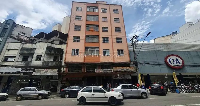 Apartamento dois quartos com elevador no centro de juiz de fora